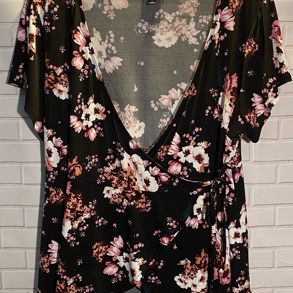 Torrid size 3X black floral tie wrap top - Picture 2 of 5